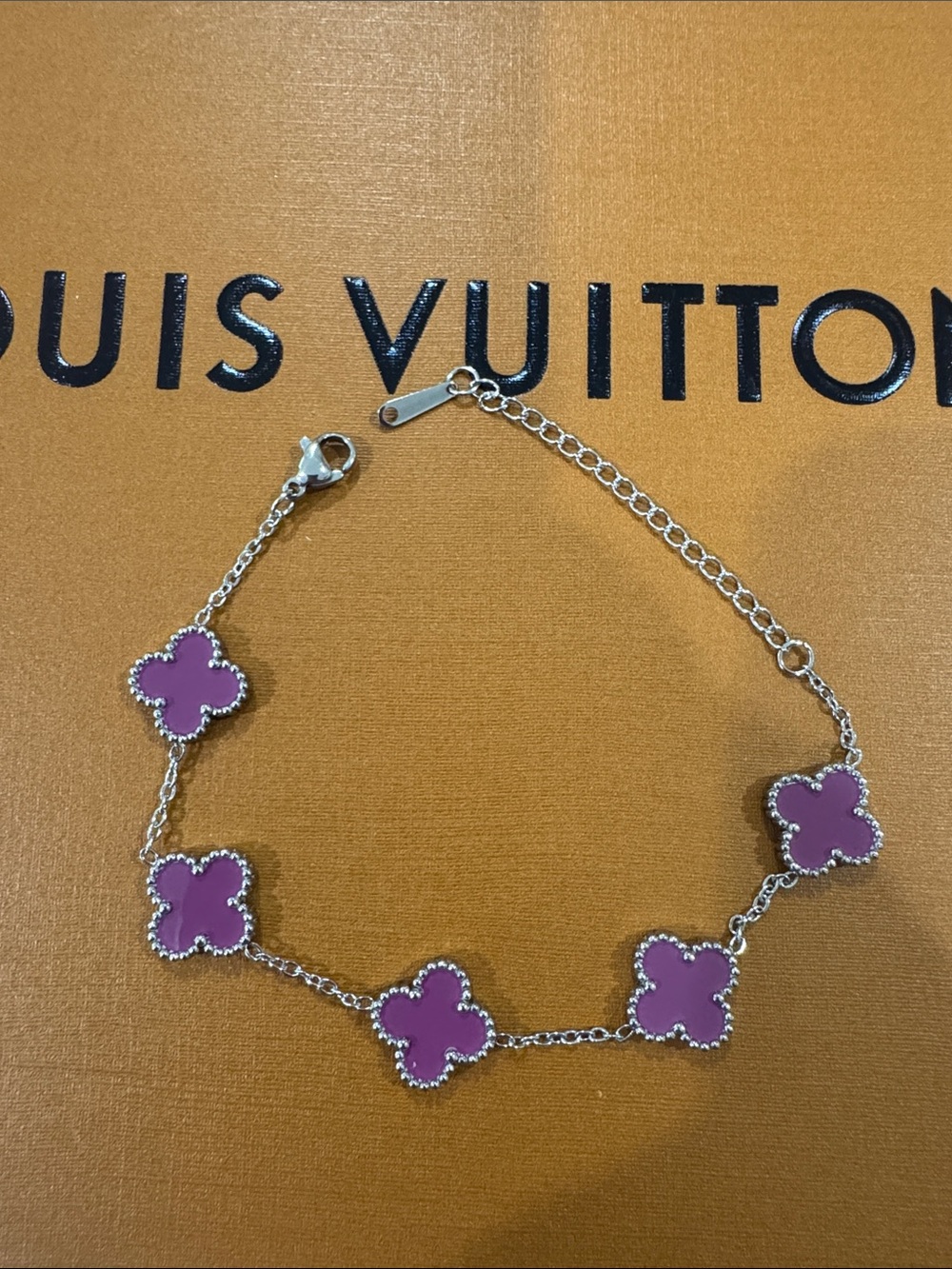 Pueple 5 Clover Motif Bracelet